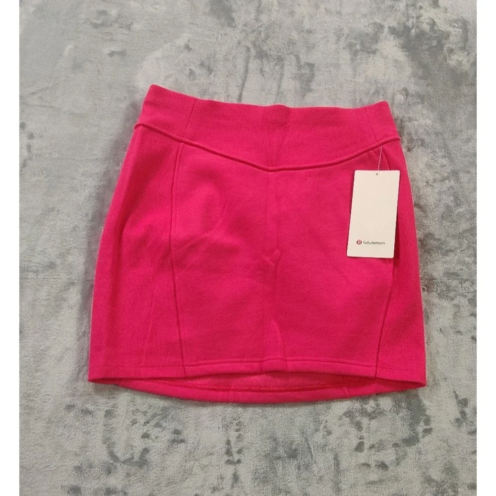 Lululemon Scuba High-Rise Mini Skirt Women's M Pink NWT Ribbed Waist NWT